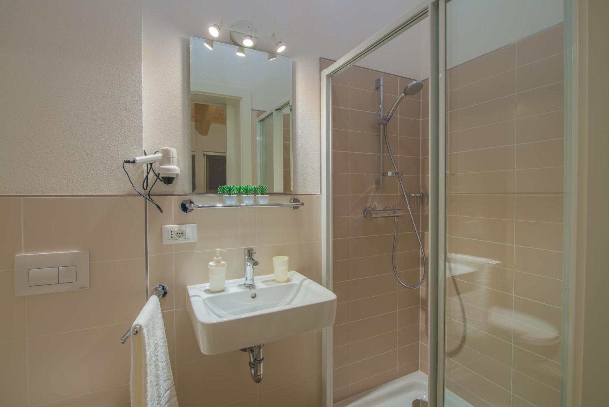 La Gazza Ladra Apartments - Garda Chill Out Дрена Номер фото